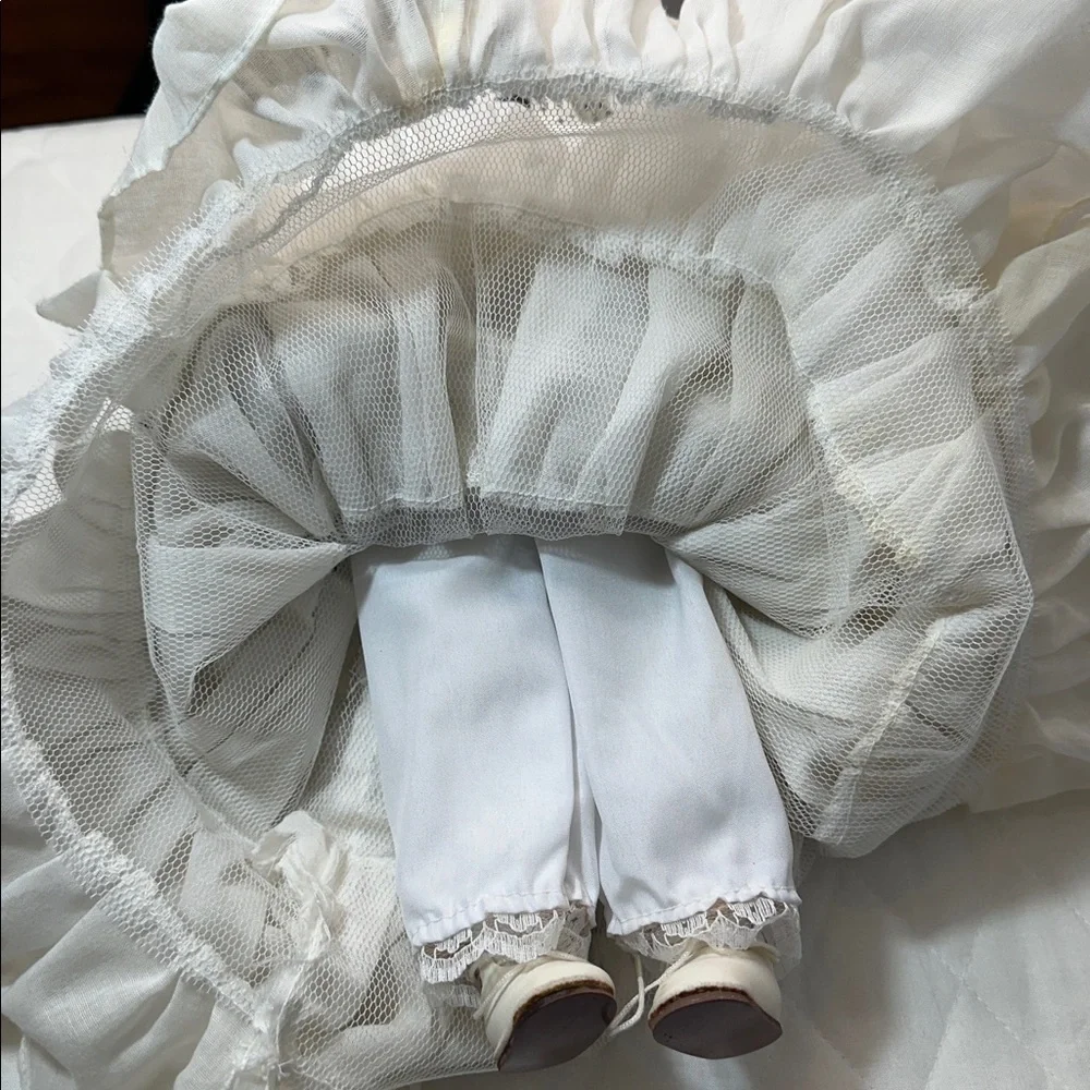 Elegant Victorian Vintage Doll With Hat Polkadot Ruffle Dress Under Garment Shoe - Picture 5 of 8